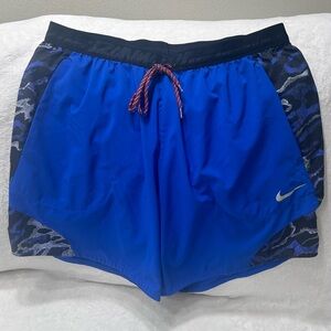 Men’s Nike Running shorts size L royal blue and unique print pattern
